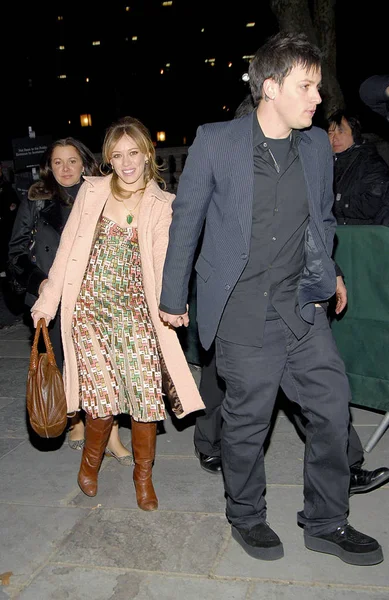 Hilary Duff Joel Madden Out Olympus Fashion Week Feb 9Th — стоковое фото