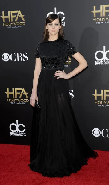 Felicity Jones Alexander Mcqueen Elbise Giyiyor 2014 Hollywood Film Ödülleri — Stok fotoğraf