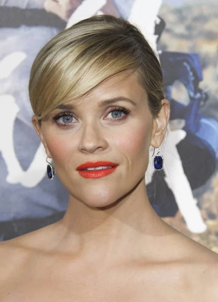 Reese Witherspoon Wearing Harry Winston Earrings Arrivals Wild Premiere Ampas — Stock Photo, Image