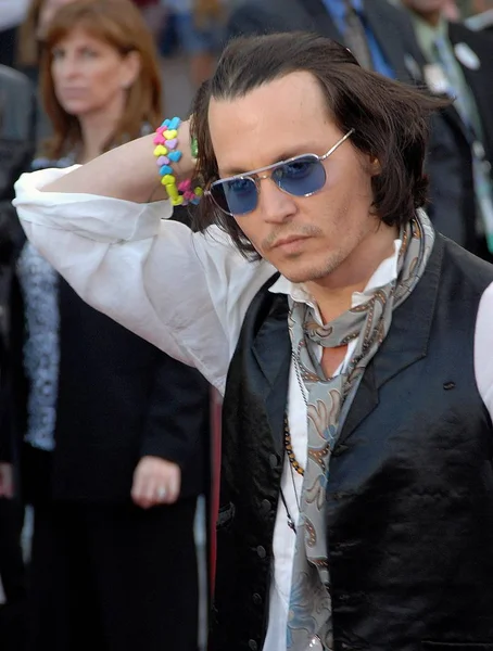 Johnny Depp Sosirile Pentru Pirates Caribbean Worlds End Premiere Disneyland — Fotografie, imagine de stoc