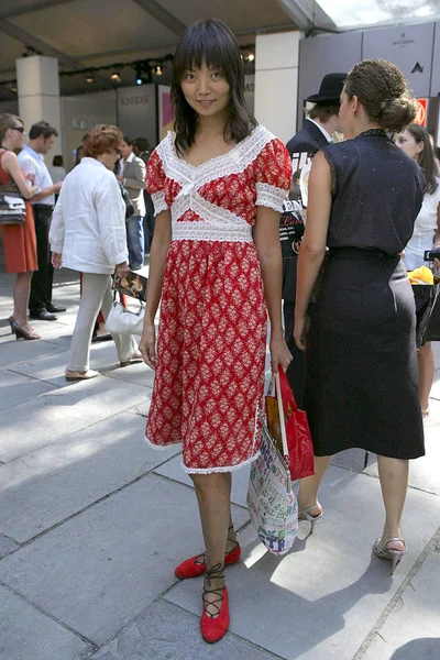 Ιρίνα Pantaeva Στις Αφίξεις Για Την Εβδομάδα Μόδας 2006 Του — Φωτογραφία Αρχείου
