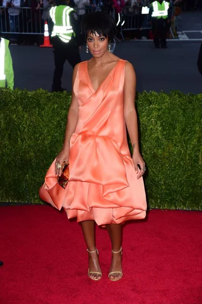 Solange Knowles Purtând Phillip Lim Sosirile Pentru Charles James Fashion — Fotografie, imagine de stoc