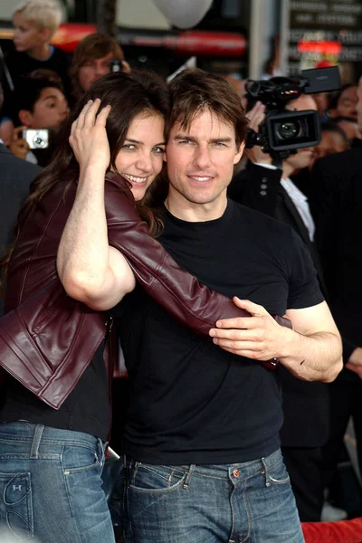 Tom Cruise Katie Holmes Arrivals War Worlds Premiere Grauman Chinese — Foto de Stock