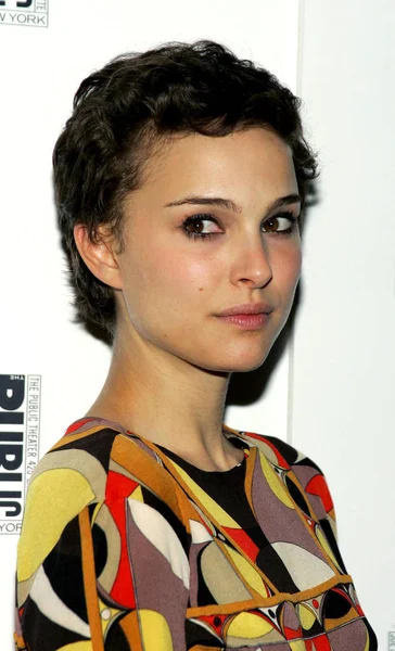 Natalie Portman Fiesta Public Theater Sings 50Th Anniversary Celebration Time — Foto de Stock