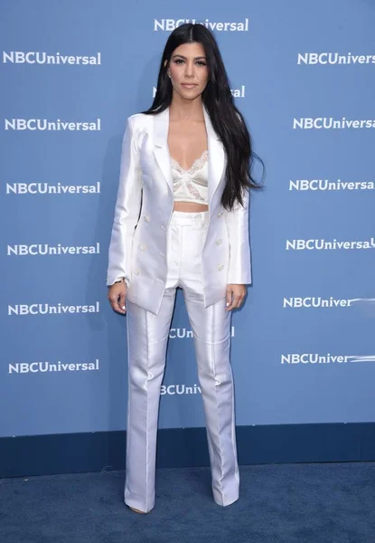 Kourtney Kardashian Con Traje Sergio Hudson Las Llegadas Para Nbc — Foto de Stock