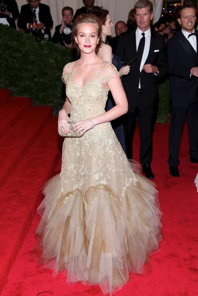 Leighton Meester Wearing Marchesa Gown Arrivals Metropolitan Museum Art 2012 — стоковое фото