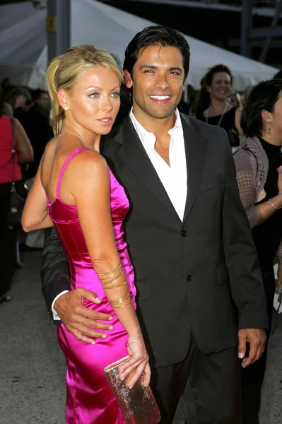 Kelly Ripa Mark Consuelos Arrivals Great Raid New York Premiere — Stock Photo, Image