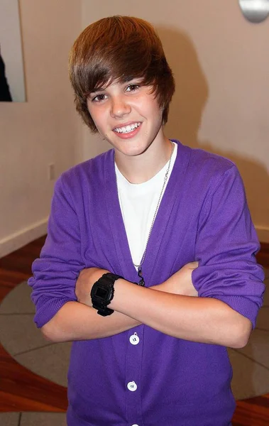 Justin Bieber Sklepie Wygląd Justin Bieber Koncert Autograf Podpisywania Nintendo — Zdjęcie stockowe