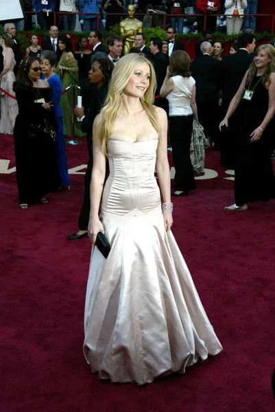 Gwyneth Paltrow Vestita Stella Mccartney Agli Arrivi 77Esima Cerimonia Annuale — Foto Stock