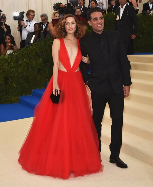 Rose Byrne Bobby Cannavale Arrivals Rei Kawakubo Comme Des Garcons — стоковое фото