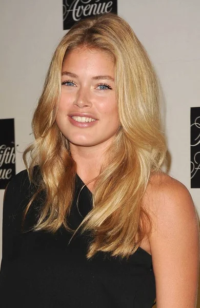 Doutzen Kroes Tienda Aparición Saks Fifth Avenue New Third Floor — Foto de Stock