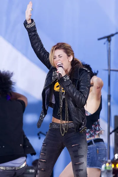 Miley Cyrus Stage Good Morning America Gma Summer Concert Series — Stock Photo, Image