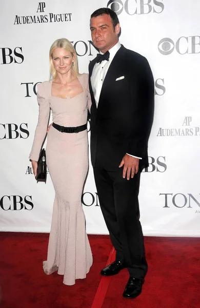 Naomi Watts Wearing Roland Mouret Gown Liev Schreiber Arrivals American — Stock Photo, Image