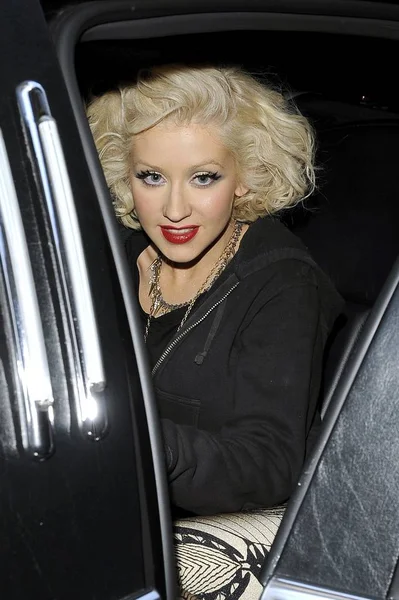 Chanteuse Christina Aguilera Quitte Bureau Midtown Manhattan Pour Rendre Celebrity — Photo