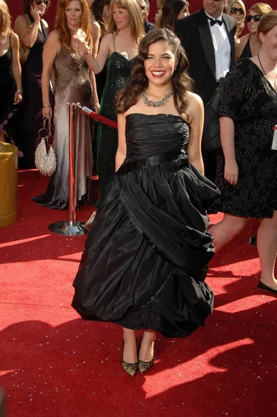 America Ferrera Wearing Vintage Dress Arrivals 2008 Primetime Emmy Awards — Stock Photo, Image