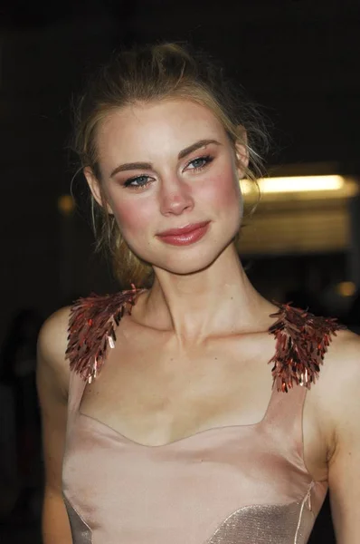 Lucy Fry Bei Der Ankunft Für Die Premiere Der Vampirakademie — Stockfoto