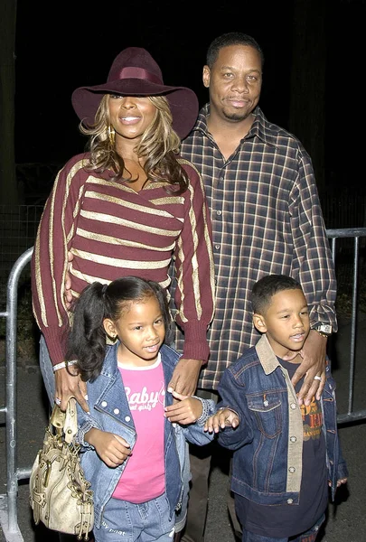 Mary Blige Και Οικογένεια Στο Σάρκσπουν Στο Πάρκο Πρεμιέρα Της — Φωτογραφία Αρχείου