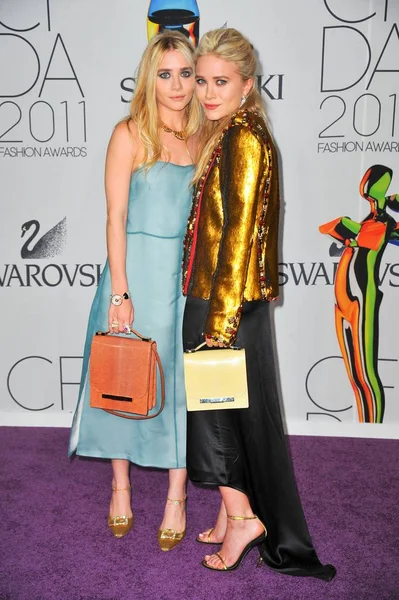 Ashley Olsen Satır Giyiyor Mary Kate Olsen Chanel Ceket Row — Stok fotoğraf