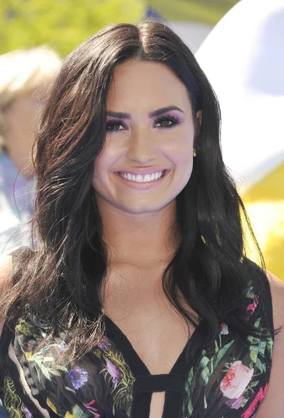 Demi Lovato Bei Der Ankunft Der Schlümpfe Lost Village Premiere — Stockfoto