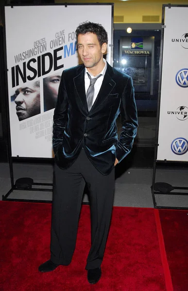 Clive Owen Las Llegadas Para Man Premiere Ziegfeld Theatre Nueva — Foto de Stock