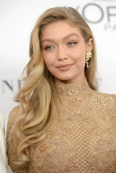 Gigi Hadid Arrivals 2017 Glamour Women Year Awards Part Kings — стоковое фото