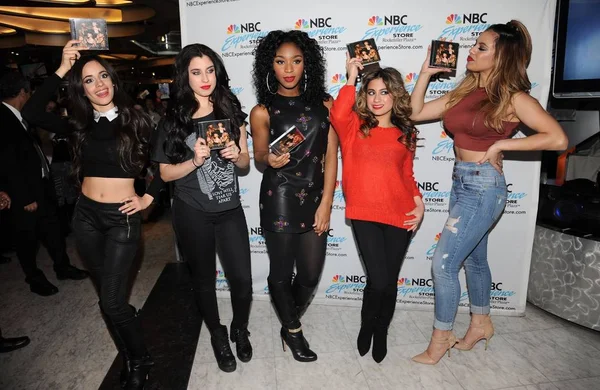 Fifth Harmony Fifth Harmony Meet & Greet'in Yansıma Cd'sini Tanıtmak için katılımıyla, Rockefeller Plaza, New York, Ny Şubat 3, 2015. Fotoğraf: Kristin Callahan / Everett Koleksiyonu