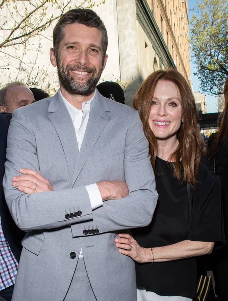 Bart Freundlich Julianne Moore Chegadas Para Wolves Premiere Festival Cinema — Fotografia de Stock