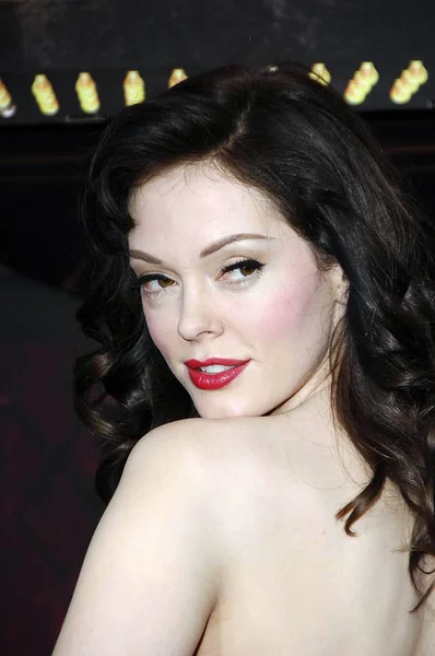 Rose Mcgowan Bei Der Anreise Zur Premiere Von Grindhouse Los lizenzfreie Stockbilder