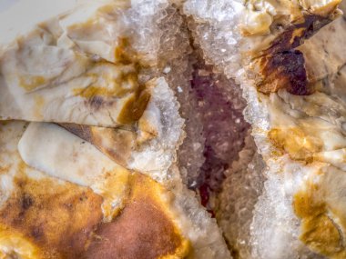 Mineralize kaya kuvars ile yakın çekim