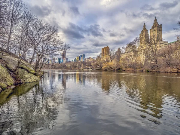 Nad Jeziorem Central Park Nowym Jorku — Zdjęcie stockowe