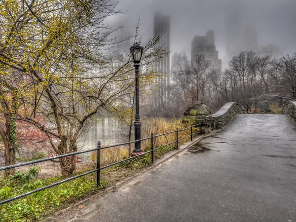 Gapstow Köprü Central Park New York Talyan Sisli Puslu Günü — Stok fotoğraf