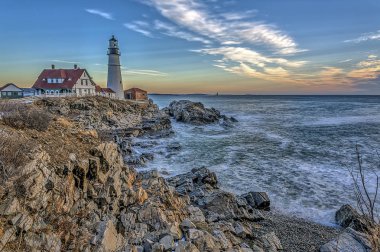 Portland Head ışık, Cape Elizabeth, Maine tarihi bir deniz feneri var. Sabahın erken saatlerinde 
