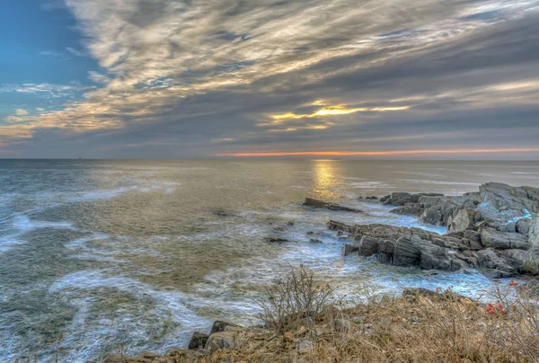 缅因州波特兰附近日出时的缅因州海岸 — 图库照片
