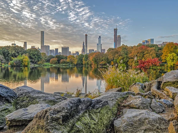At the lake in Central Park — Stock Photo, Image
