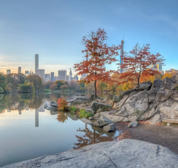 Lago Central Park Nueva York Manhattan Finales Otoño Temprano Mañana — Foto de Stock