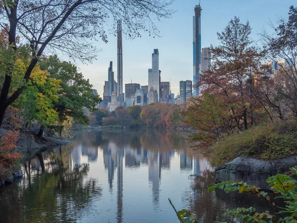 Vid Sjön Central Park New York City Manhattan Senhösten Tidigt — Stockfoto