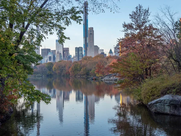 Jezera Central Parku New York City Manhattan Koncem Podzimu Časně — Stock fotografie