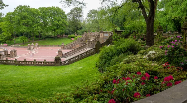 Bethesda Terrace Fountain Two Architectural Features Overlooking Lake New York — Stock Photo, Image