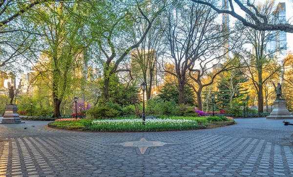 Centrum Handlowe Central Parku Nowy Jork Późną Wiosną Tulipanami — Zdjęcie stockowe
