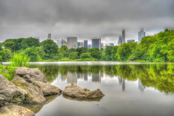 Vid Sjön Central Park New York City Manhattan Början Sommaren — Stockfoto