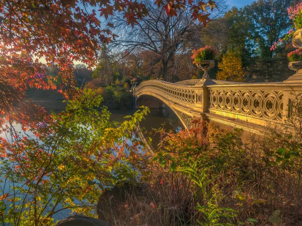 Bow Bridge Late Autumn Early Morning — Stock Photo, Image