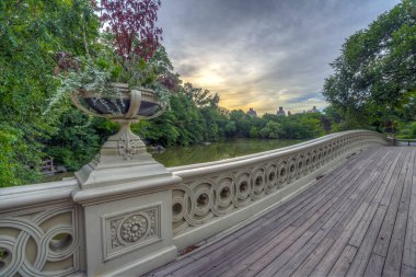 Bow Köprüsü, Central Park, New York Yazın sonlarında sabah erken saatlerde