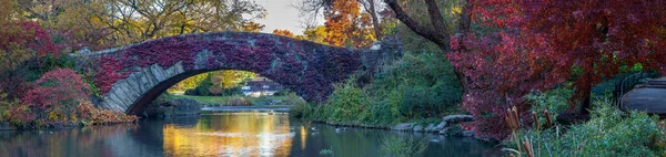 Sonbaharın Sonlarında Central Park Taki Gapstow Köprüsü — Stok fotoğraf