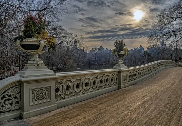 Híd New York City Central Park Kora Reggel Felhős Napon Jogdíjmentes Stock Képek