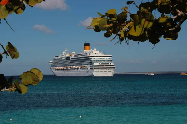 Boat and sea — Stock Photo, Image