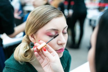 Son saatlerinde yanında bulunanlar moda haftasında, Moskova