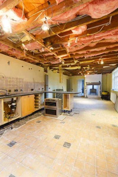 Una Cocina Retira Parcialmente Desgarro Antes Una Renovación Reacondicionamiento — Foto de Stock