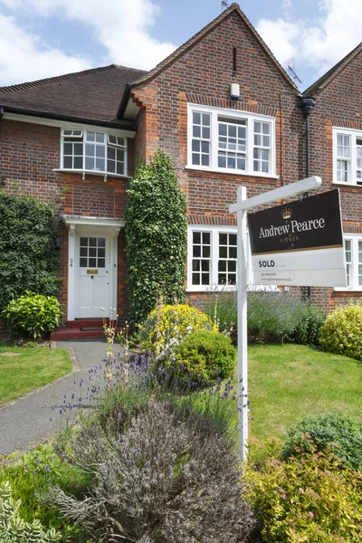 Londen huis verkocht Sign — Stockfoto