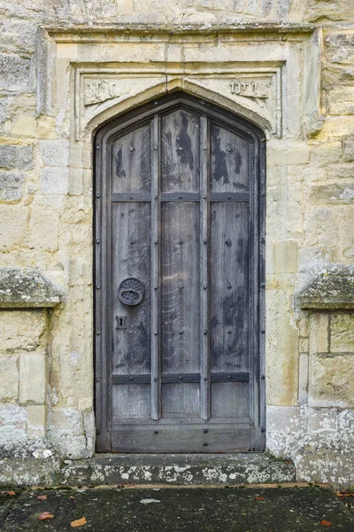 Antik kilise kapısına — Stok fotoğraf