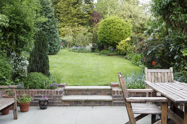 Garden patio and lawn — Stock Photo, Image